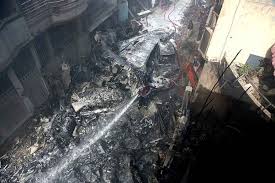 طیارہ ائر بس ائر پورٹ کے نزدیک  حادثے کا شکار ہو کر تباہ ہو گیا۔ ترجمان پی آئی اے