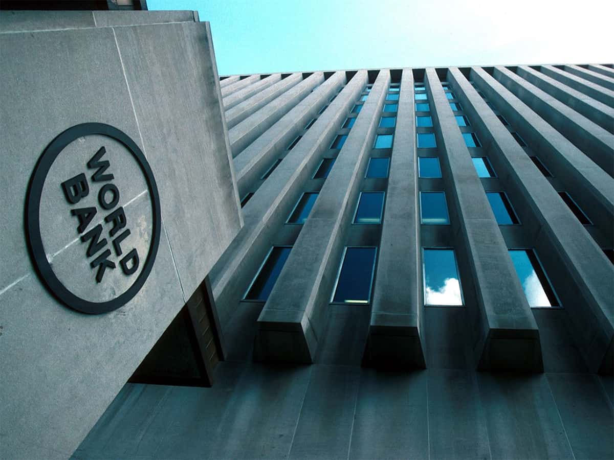 ورلڈ بینک نے کورونا ویکسینیشن کے لیے پاکستان کی امداد کی منظوری دے دی