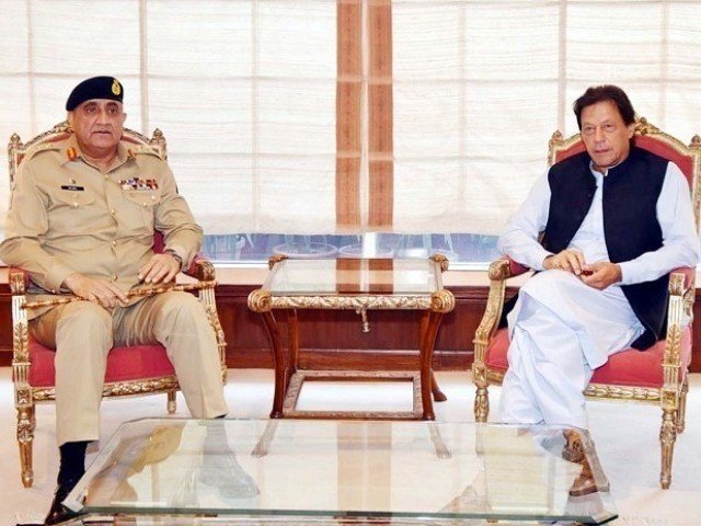 وزیراعظم عمران خان اور آرمی چیف جنرل قمر جاوید باجوہ کا این سی او سی کا دورہ