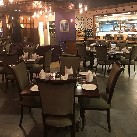 کورونا وائرس: اسلام آباد کے ہوٹلز، ریسٹورنٹس کے اندر بیٹھ کر کھانے پر پابندی عائد