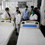 بھارت ، سرکاری ہسپتال کی پارکنگ میں کورونا سے متاثرہ خاتون دم توڑ گئی
