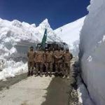 پاک فوج نے برف سے ڈھکے برزل پاس کو آمدورفت کے لیے کھول دیا