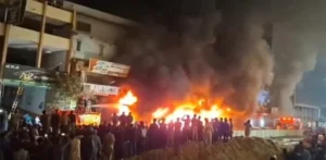 کراچی گل پلازہ آتشزدگی..کو شش کے باوجود اگ بے قابو . 6 افراد جاں بحق