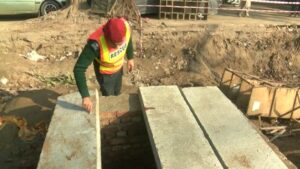 لاہور: (ماں بیٹی کی موت )غیر محفوظ مین ہول اور  غفلت حادثے کا سبب قرار 