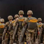 امریکی فوج کے ہزاروں اہلکار مشرقِ وسطیٰ میں آمد US-Army-paratroopers