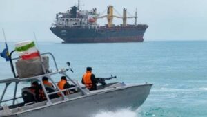 پاسداران انقلاب کی بڑی کارروائی، دو جہاز قبضے میں لے لیے